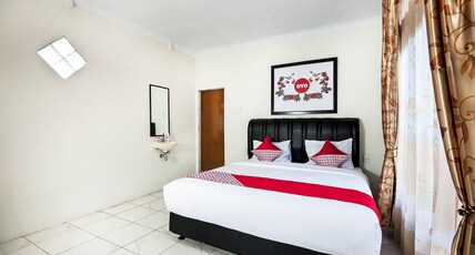 Collection O near Museum Pusaka Karo formerly 3 Berastagi Room Type - Indonesia Deluxe Double
