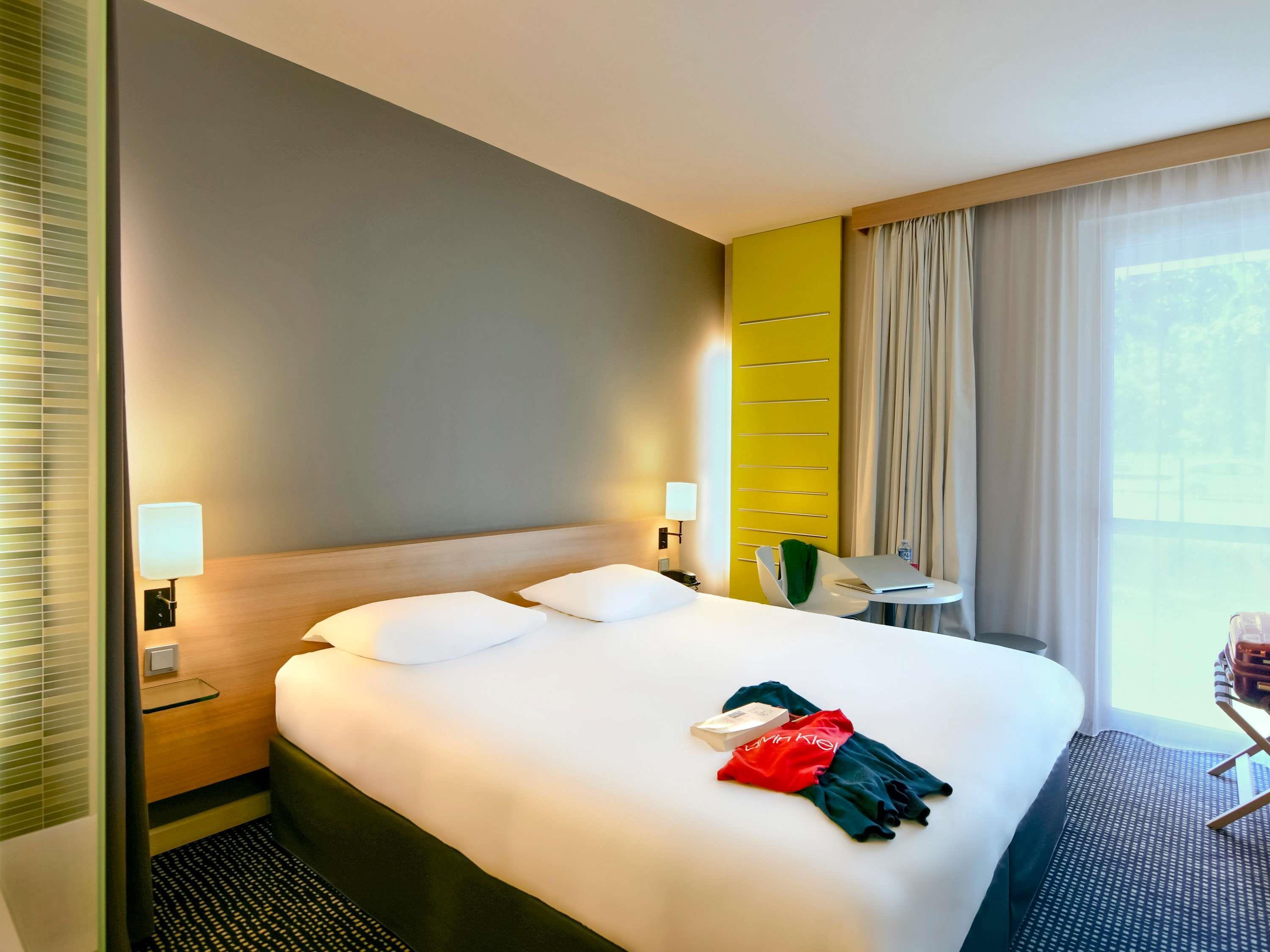 ibis Styles Nantes Rez - Tap to explore photos