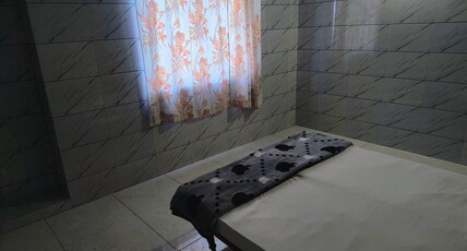 Shubham Homestay Room Type - Deluxe Room | AC ,105