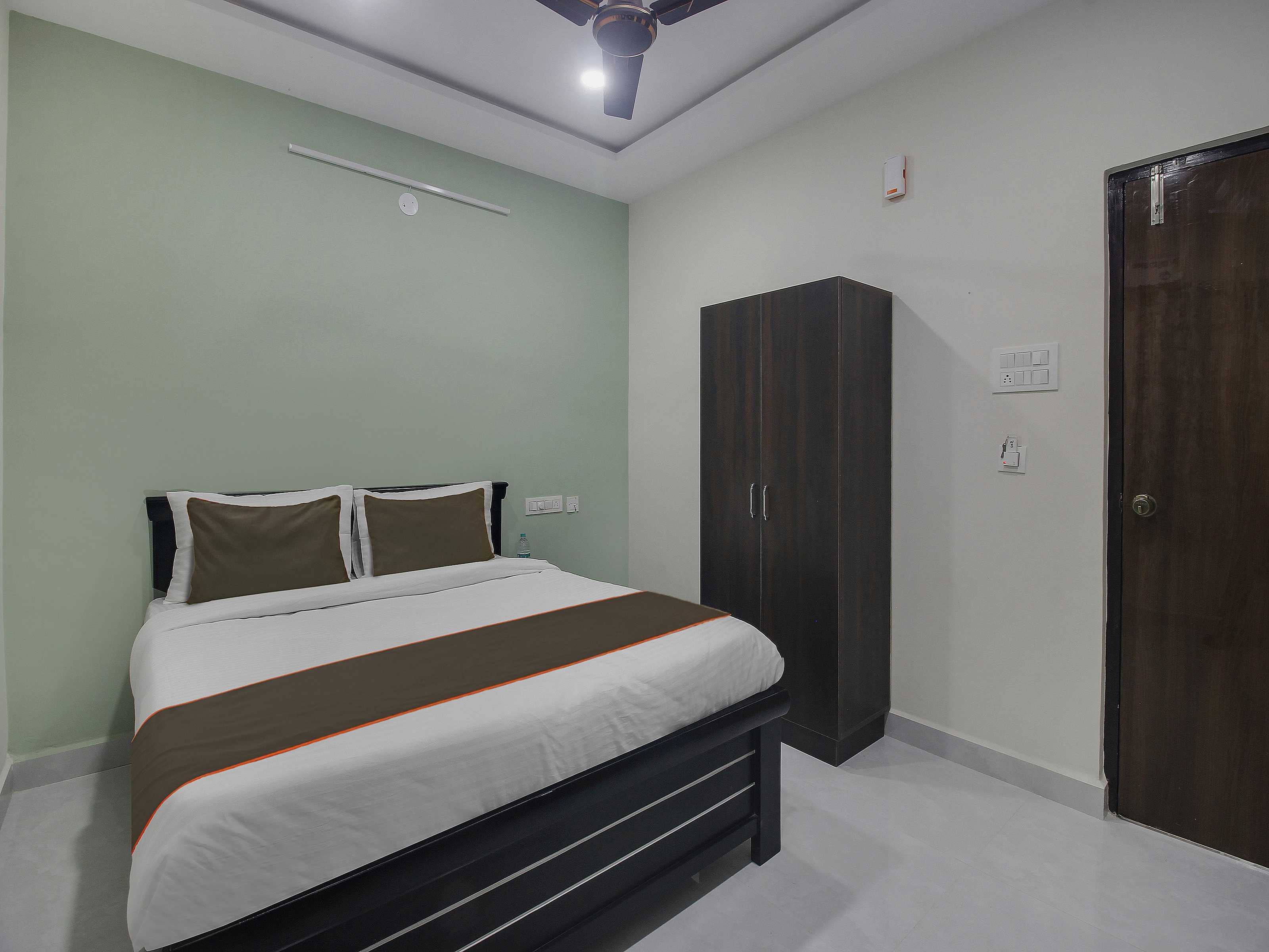 Super Collection O SIRI GRAND INN - Tap to explore photos