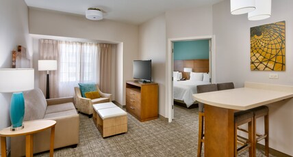 Staybridge Suites - Gainesville I-75 Room Type - 1 King 2 Queen Beds 2 Bedroom Suite