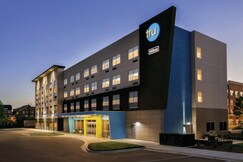 Tru by Hilton Charlotte Ayrsley