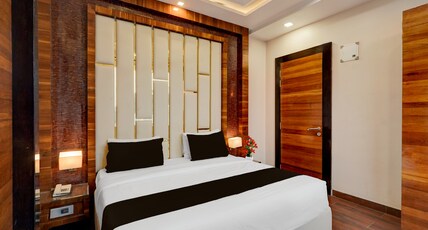 Super OYO Townhouse Oak CSJMU Kanpur Formerly Shree Dev Villa Room Type - Classic