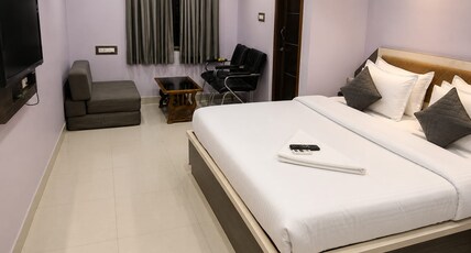 Hotel Smile Inn Room Type - Deluxe Room