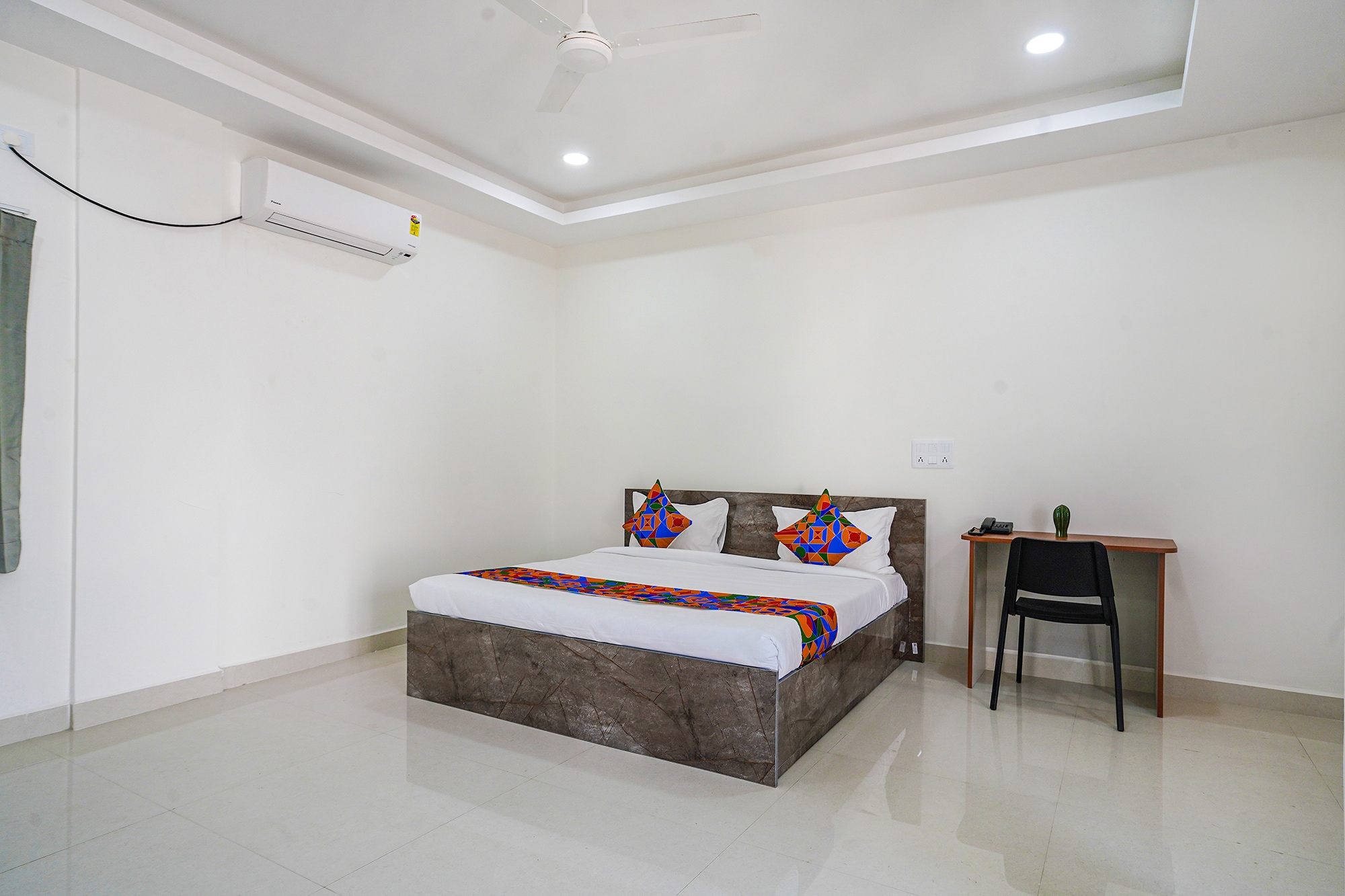 FabHotel Rooms 27 - Nr. Hitech City - Tap to explore photos