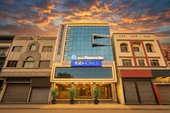 FabHotel Pleasure Inn - Nr. DB Mall
