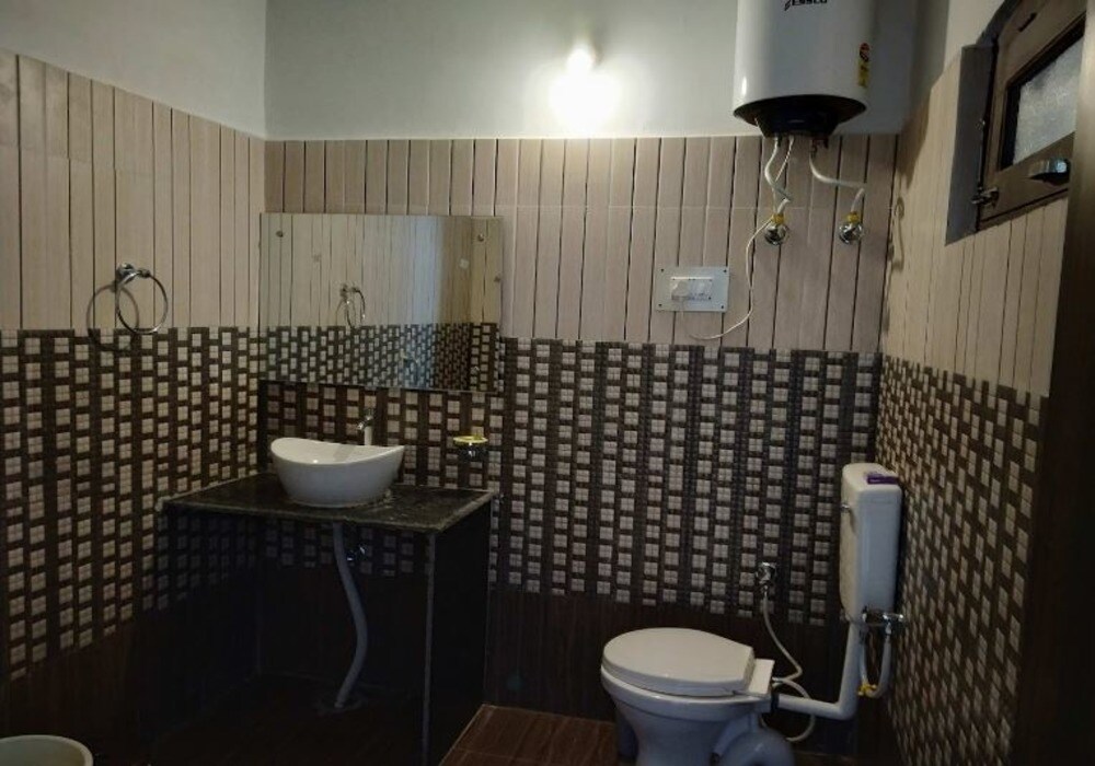 HOTEL DREAMLAND - Tap to explore photos