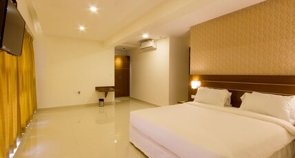 Grand Country Stays Room Type - Deluxe Queen Room