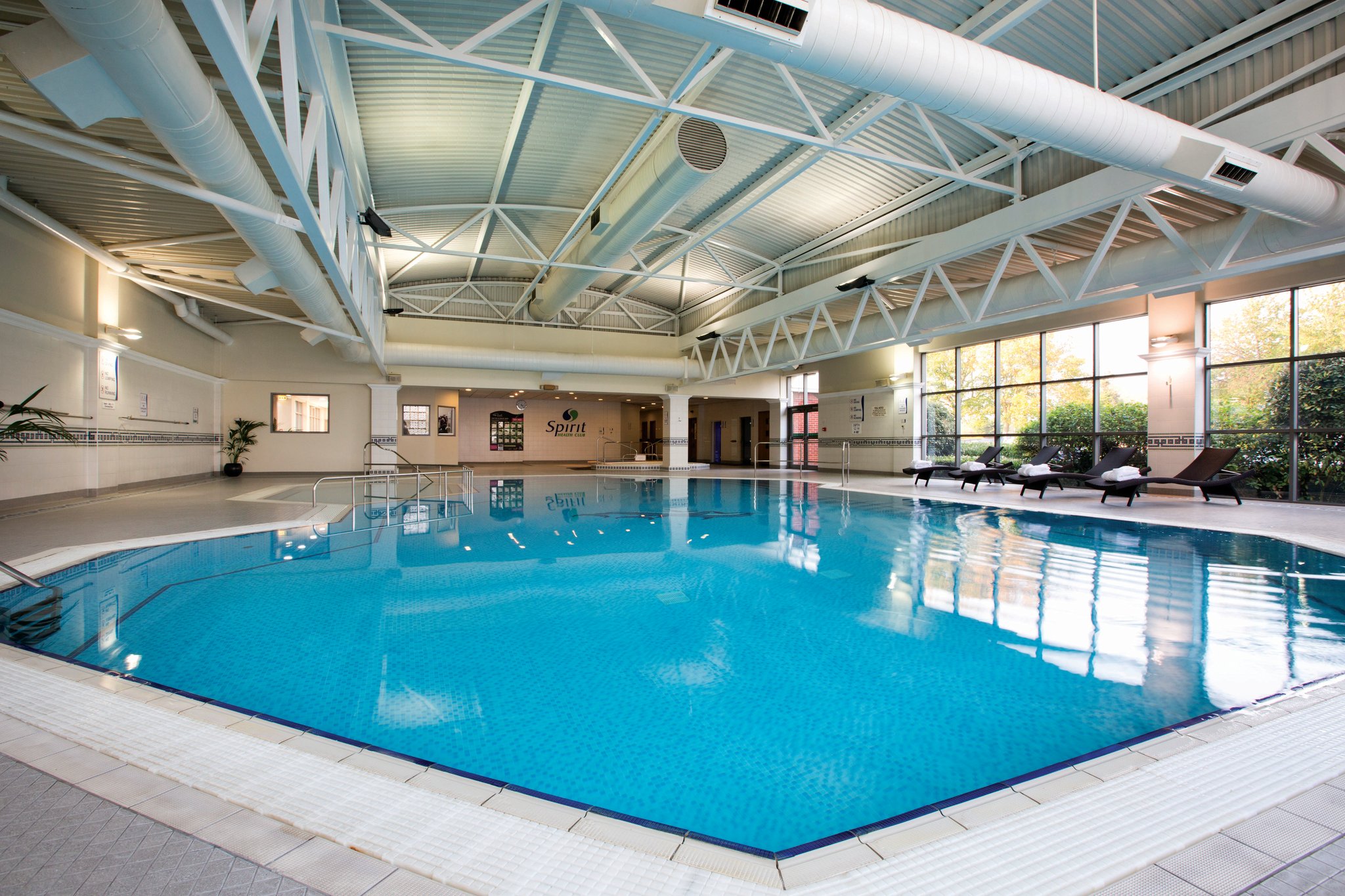 Crowne Plaza LONDON - HEATHROW - Tap to explore photos
