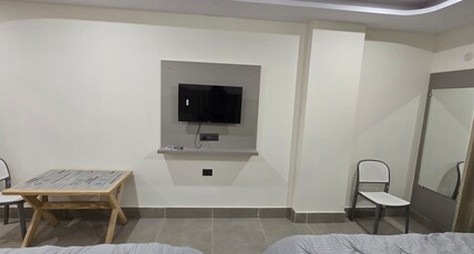 Hotel Gyan Niketan Room Type - Luxury Room with 4 Bed