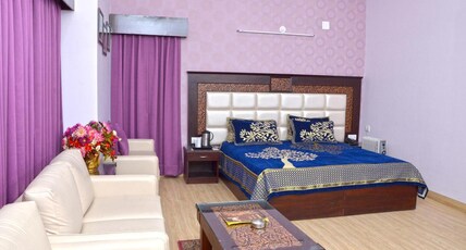 Hotel Shikhar & Restaurant Room Type - Presidential Room with Balcony