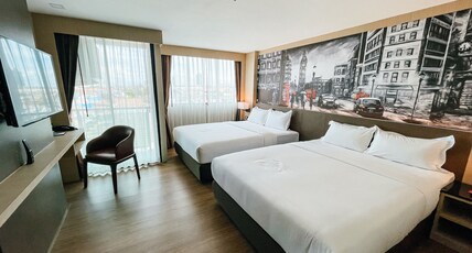 GLOW Pattaya Room Type - Deluxe Premier Room