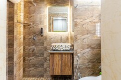 Super Luxury Independent Studio