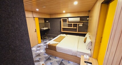 Clock Inn Dormitory Room Type - Super Deluxe Room