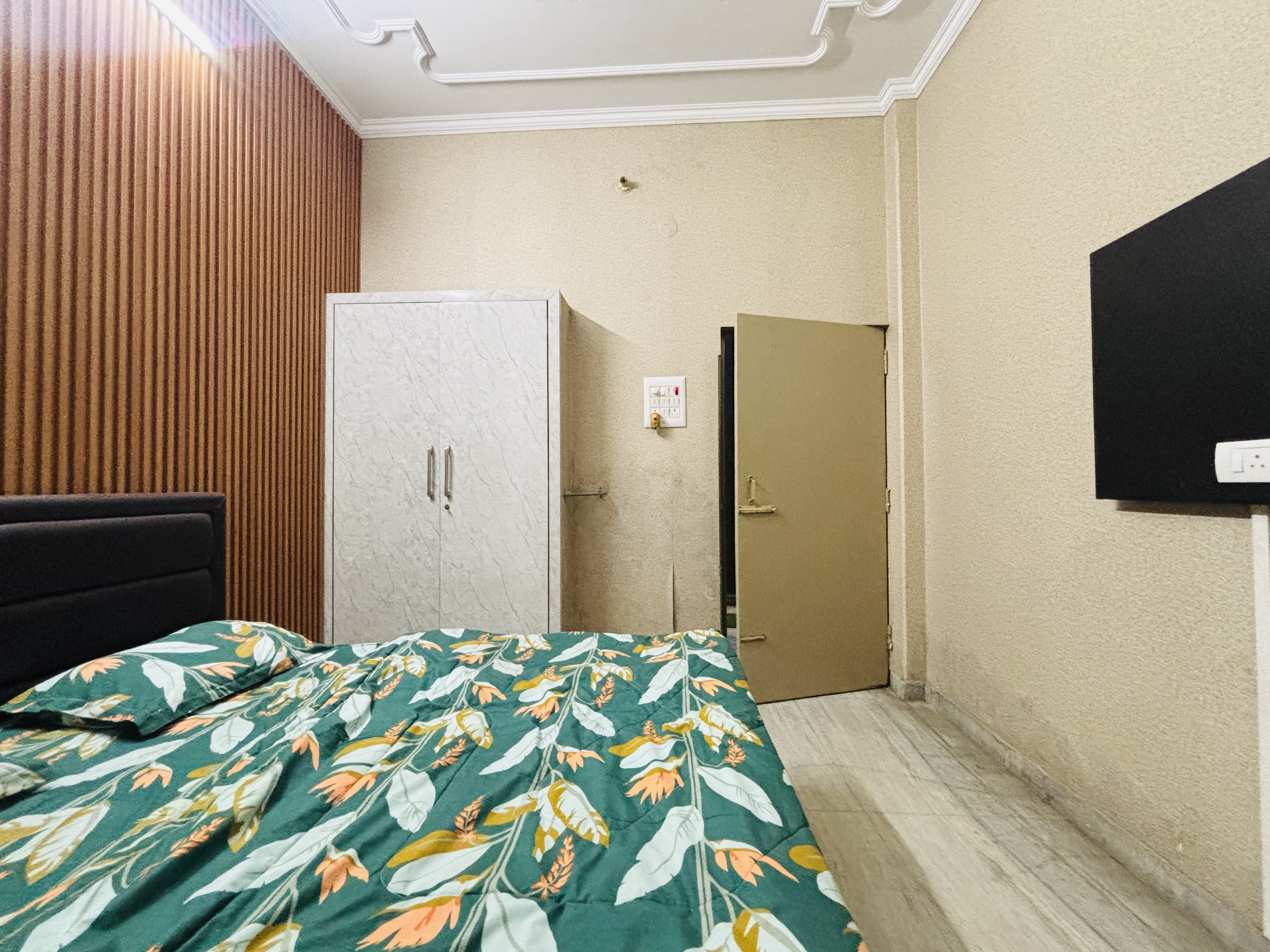 Preets Home Stay - Tap to explore photos