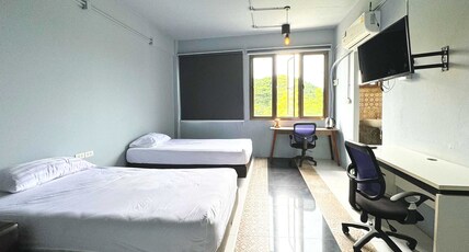 OYO 75465 Lucky Hostel (Huai Khwang) Room Type - Deluxe Twin