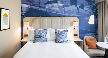 Holiday Inn Southampton, an IHG Hotel Room Type - 1 Queen Bed Standard