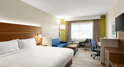 Holiday Inn Express & Suites SALISBURY Room Type - 1 King Bed Suite Additional Living Area