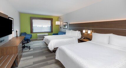 Holiday Inn Express & Suites DENTON - SANGER Room Type - 2 Queen Bed Suite Additional Living Area