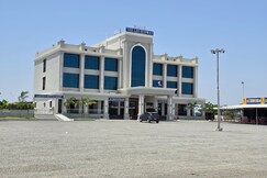HOTEL THE LEO MIDWAY