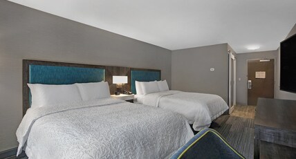 Hampton Inn Westfield Room Type - 2QN MOB HEA ACC TUB SFB NS