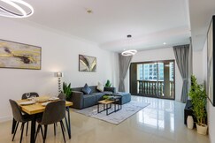 ELIVAAS Curated 1BR in Palm Jumeirah | Walk to the Beach and Mall