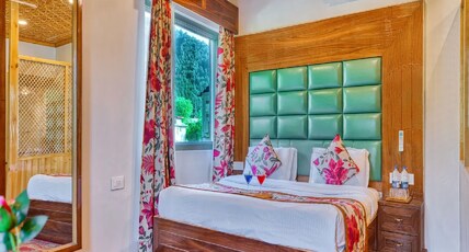 Hotel Royal Comfort Regency - Dal View Room Type - Premium Suite Room AC - Lake View