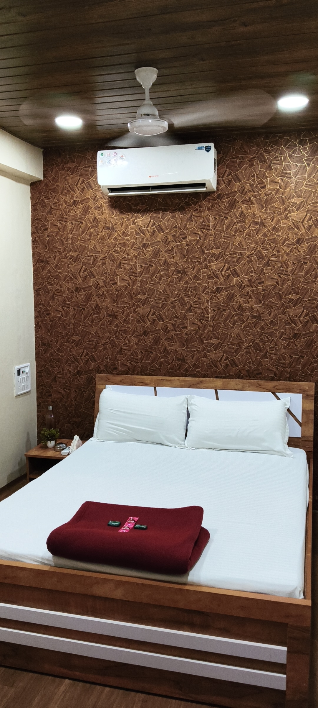Hotel Opal Rooms - Tap to explore photos