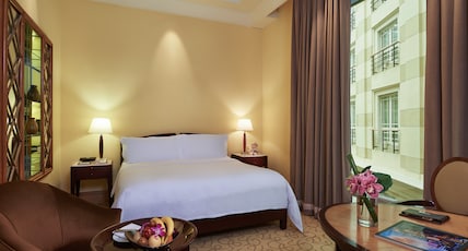 The Fullerton Hotel Singapore Room Type - Straits Club Courtyard Room The Fullerton Hotel Singapore Room Type - Straits Club Courtyard Room