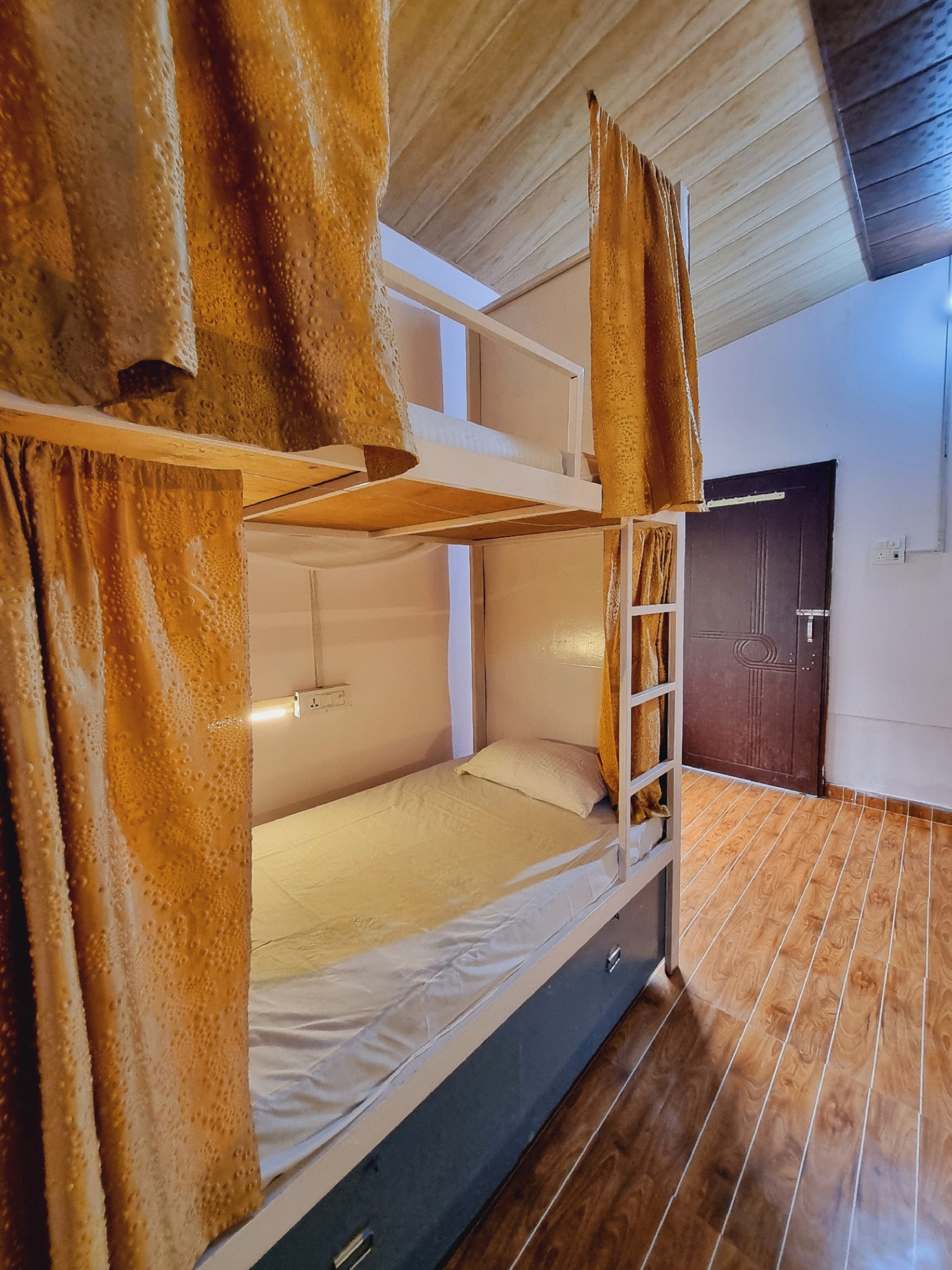 LandLopers Hostel Rishikesh - Tap to explore photos