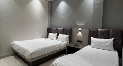 Hotel Shiva Palace Room Type - Deluxe Triple Room