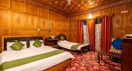 Mother India Houseboats Room Type - Super Deluxe Room Only