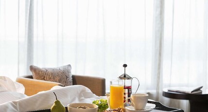 Pullman Doha West Bay Room Type - PREMIUM DELUXE ROOM, 1 King Size Bed and Sofa Set, Spacious Bathroom and Workstation