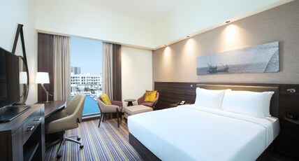 Hampton by Hilton Dubai Airport Room Type - QUEEN ROOM WITH SOFA SM Hampton by Hilton Dubai Airport Room Type - QUEEN ROOM WITH SOFA SM