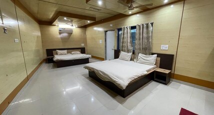 Dharma Ji Palace Mount Abu Room Type - Family Six Bed Ac Room