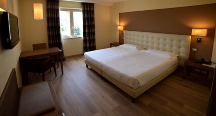 Best Western Grand Hotel Guinigi Room Type - 1 King Bed, Classic Room