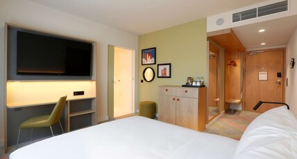 Hampton by Hilton Krakow Airport Room Type - QUEEN ACCESSIBLE ROOM
