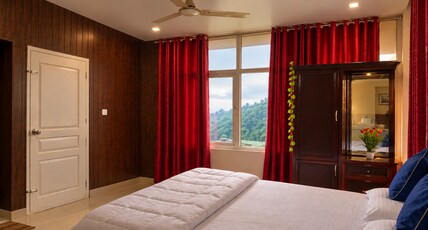 Grand Happy Room Type - Deluxe Room with Balcony and Mountain View