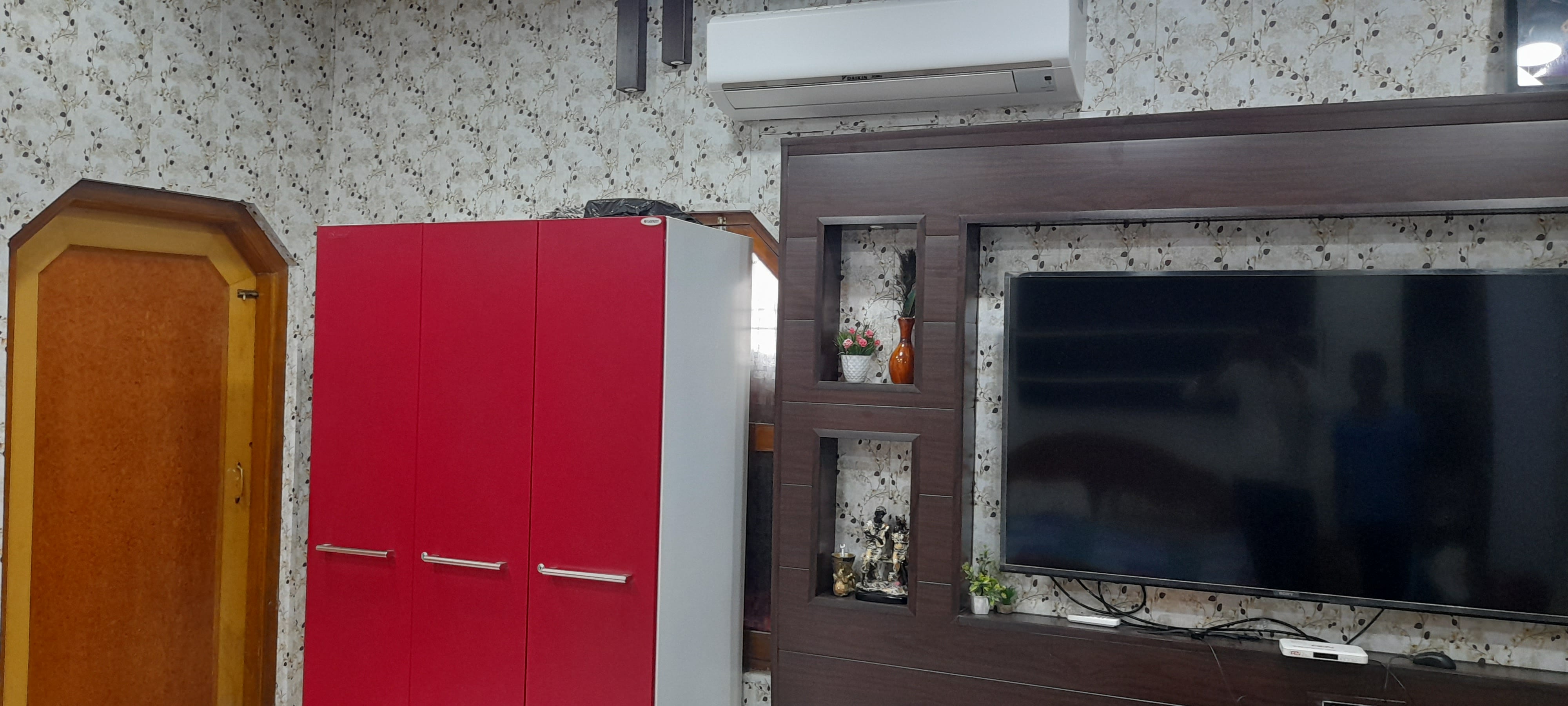 Kashi dham Homestay (close to Vishwanath Temple) - Tap to explore photos