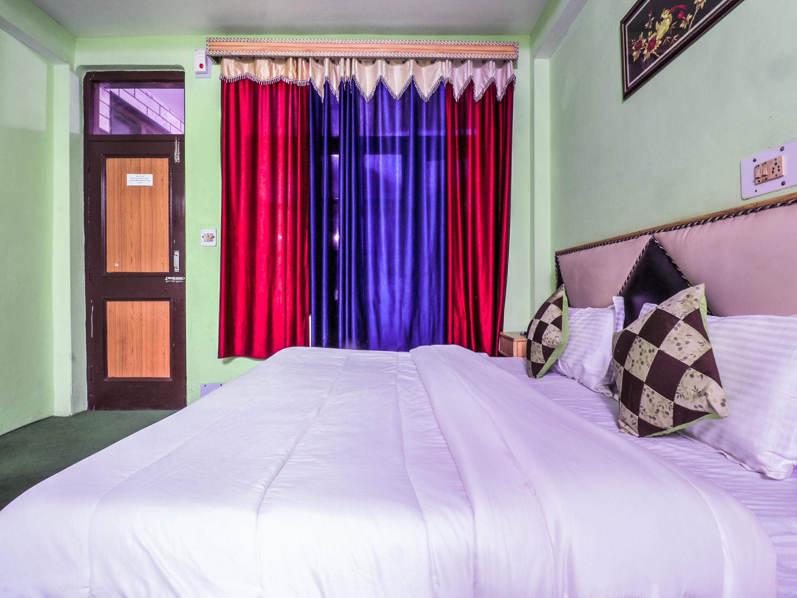 Hotel Vikrant Inn @ Mall Road 100 Meters Walk - Tap to explore photos