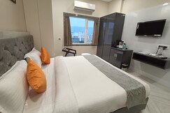 Hotel Shri Anand Dham (5 min walk from Temple)