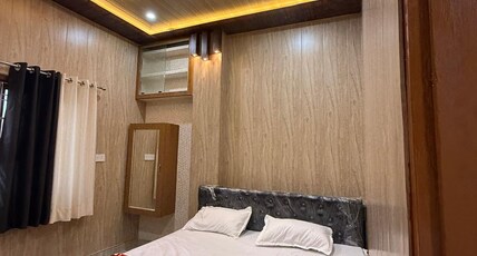 SHREE SHYAM KASHI STAY VARANASI Room Type - Bedroom 2