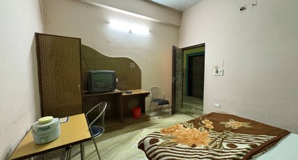 Hotel Maharaja Room Type - NON AC Deluxe Double Bed Room