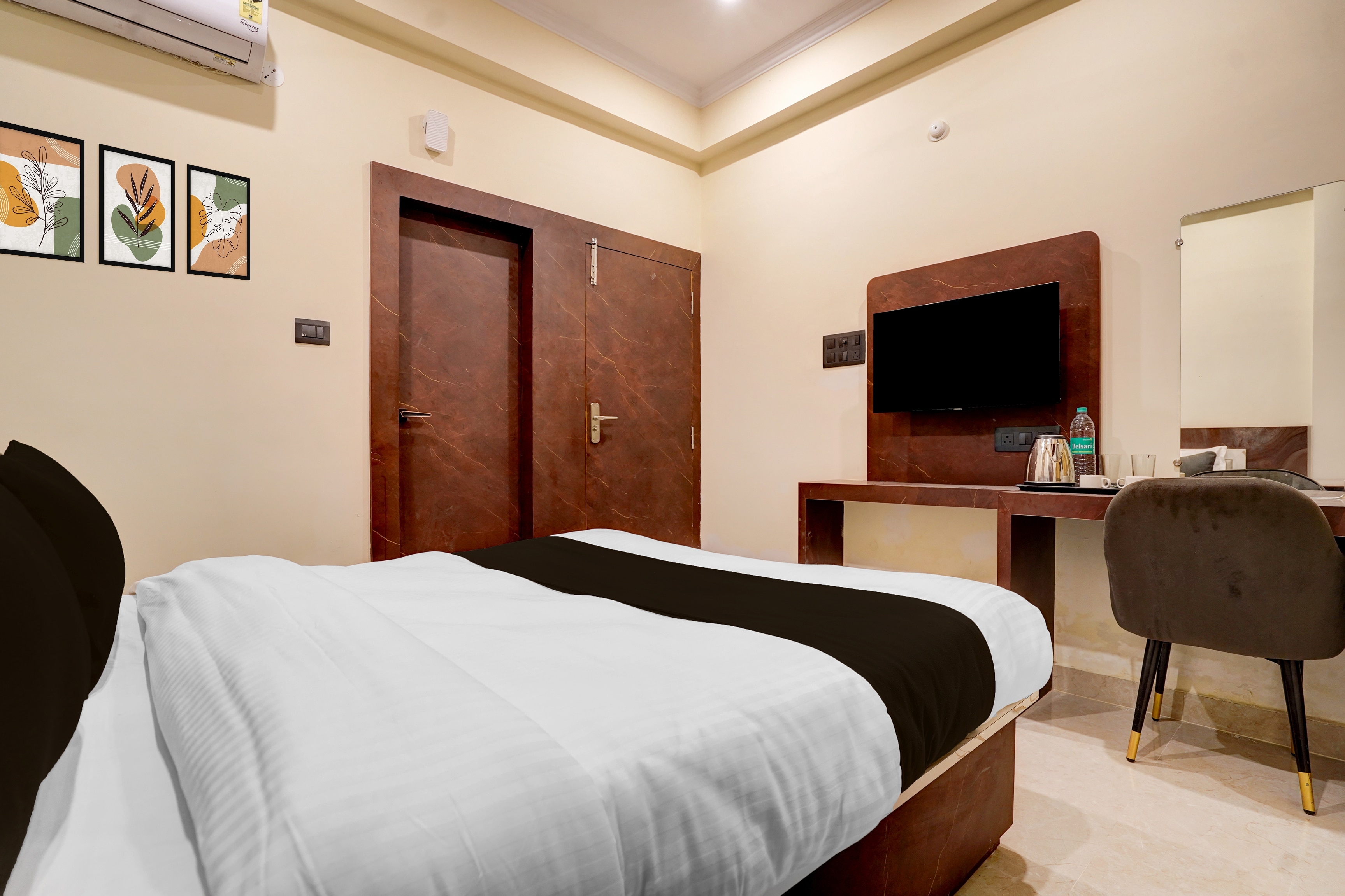 Super Collection O Zero Mile Patna Formerly Chandrashila Residency - Tap to explore photos