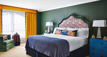 Graduate by Hilton Annapolis Room Type - GRADUATE ATRIUM KNG JR STE