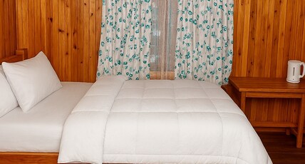 Lokane Experiences Room Type - Deluxe King Size Room With Mountain View
