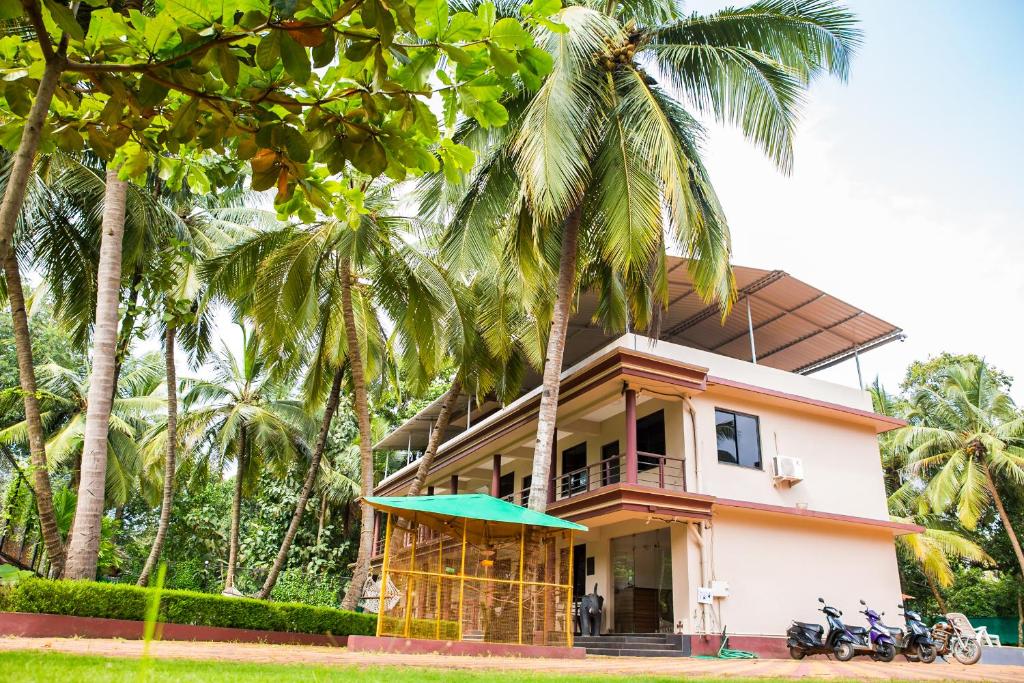 Lazy Frog Guesthouse Carmona, Goa - Tap to explore photos