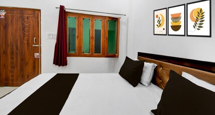 SPOT ON by OYO Royal Hotel Room Type - Classic