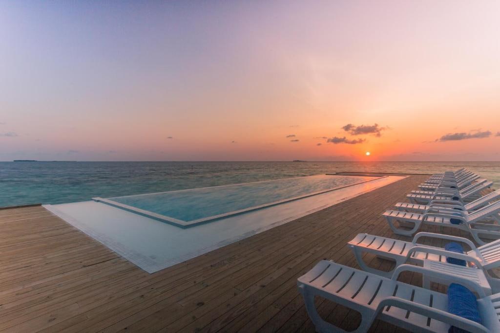 Sandies Bathala Maldives - Tap to explore photos