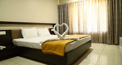 Hotel Triveni Admapur Room Type - Deluxe Room Non A/c Hotel Triveni Admapur Room Type - Deluxe Room Non A/c